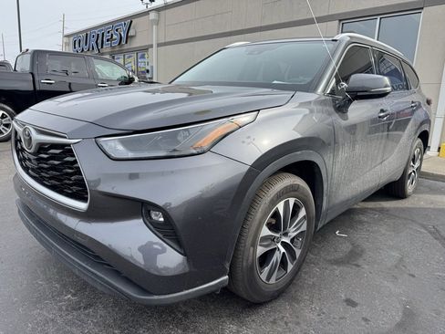 Used 2022 Toyota Highlander XLE image 1