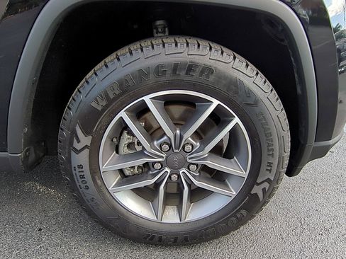 Used 2021 Jeep Grand Cherokee Limited image 11