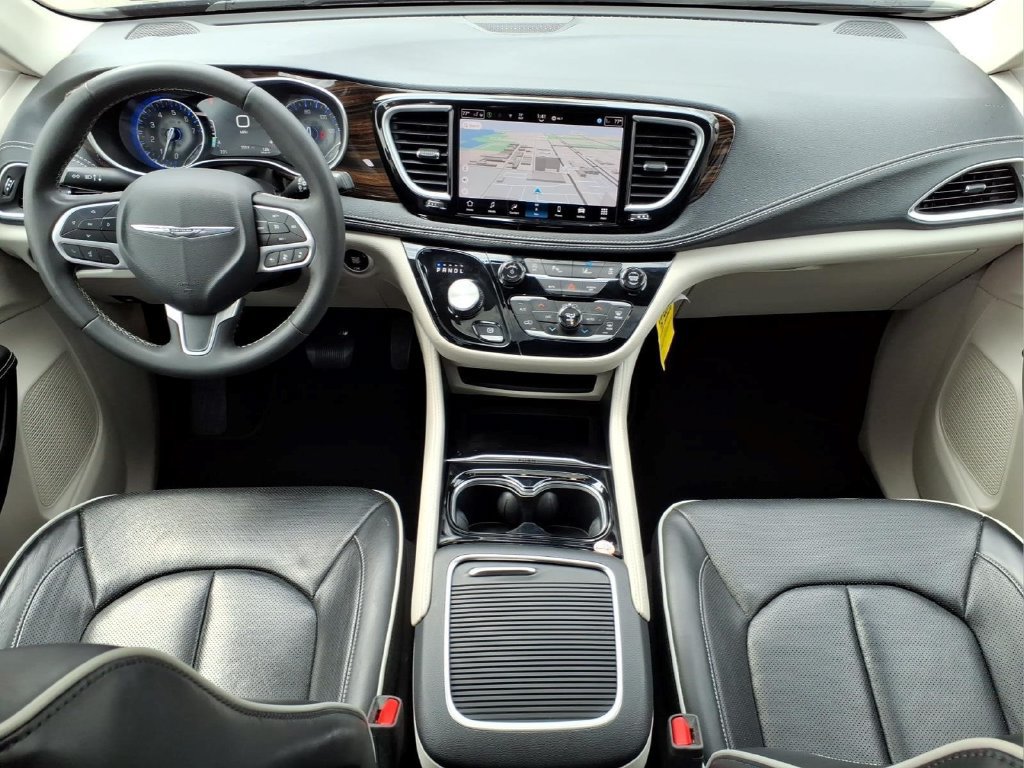 Used 2024 Chrysler Pacifica Limited FWD image 20
