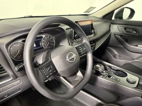 Used 2025 Nissan Rogue S AWD/4WD image 16