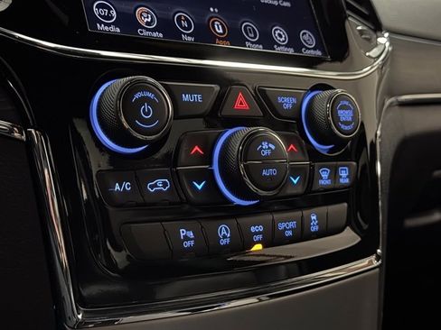 Used 2021 Jeep Grand Cherokee Limited image 20