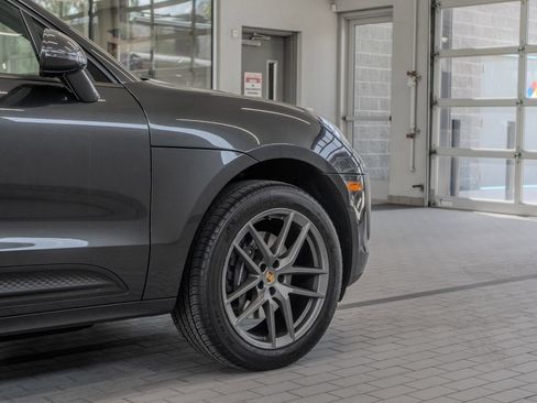 Used 2023 Porsche Macan AWD/4WD image 30