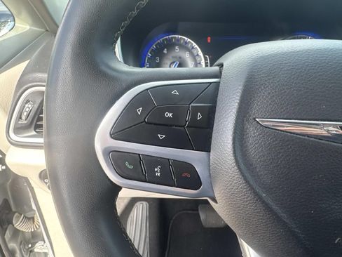 Used 2024 Chrysler Pacifica Touring-L FWD image 24
