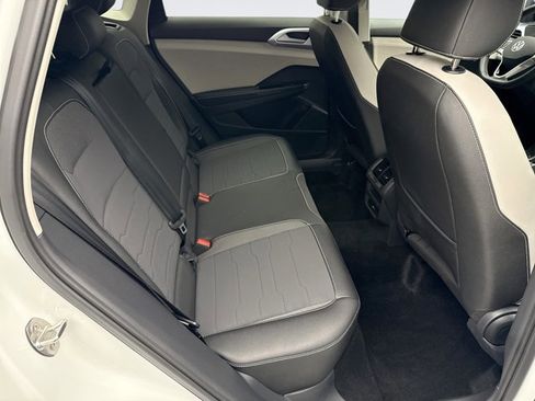 Used 2025 Volkswagen Taos SE image 17