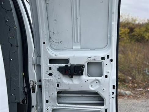 Used 2018 Chevrolet Express 2500 image 31