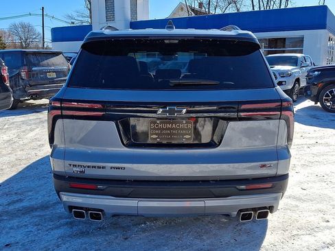 Used 2024 Chevrolet Traverse Z71 w/ Enhanced Driving Package image 7