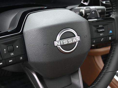New 2026 Nissan Pathfinder Platinum AWD/4WD image 12