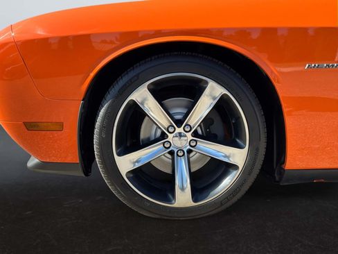Used 2014 Dodge Challenger R/T RWD image 9