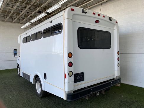 Used 2012 Ford E-450 and Econoline 450 Super Duty w/ Shuttle Bus Prep Pkg image 3