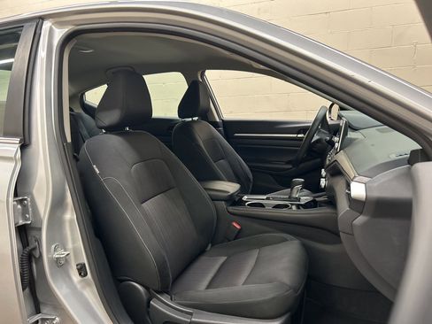 Used 2023 Nissan Altima 2.5 SV image 10