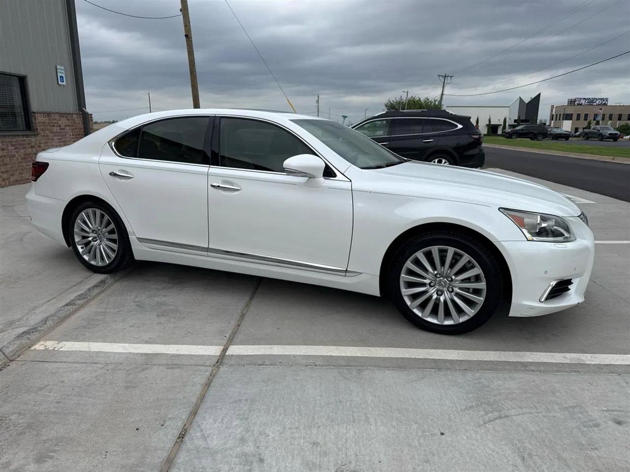 Used 2013 Lexus LS 460 w/ Comfort Pkg RWD image 8