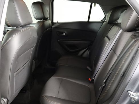 Used 2019 Chevrolet Trax LT w/ LT Convenience Package FWD image 16
