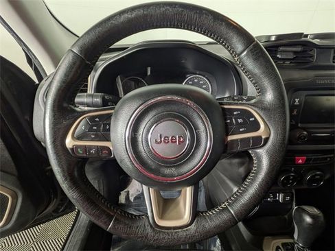 Used 2015 Jeep Renegade Limited image 17