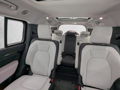 New 2026 Land Rover Defender 130 X-Dynamic SE image 19