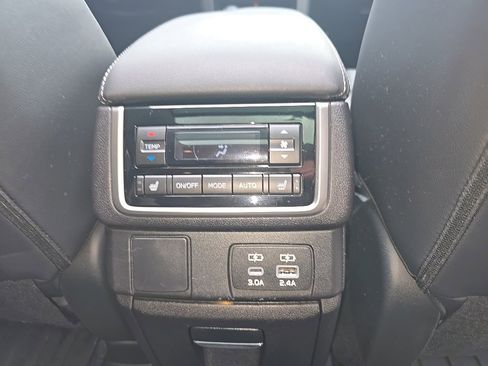 Used 2023 Subaru Ascent Limited w/ Technology Package image 38