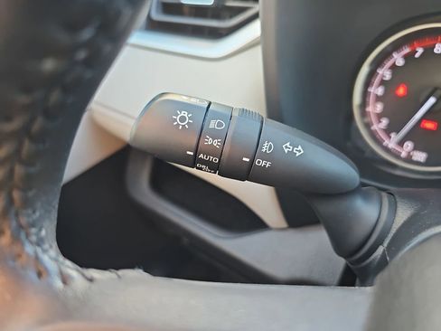 Used 2024 Toyota RAV4 XLE Premium image 31