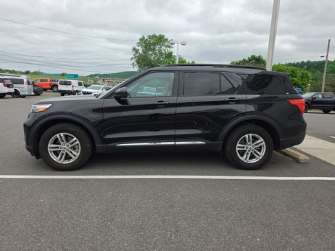 Used 2024 Ford Explorer XLT w/ Equipment Group 202A AWD/4WD image 7