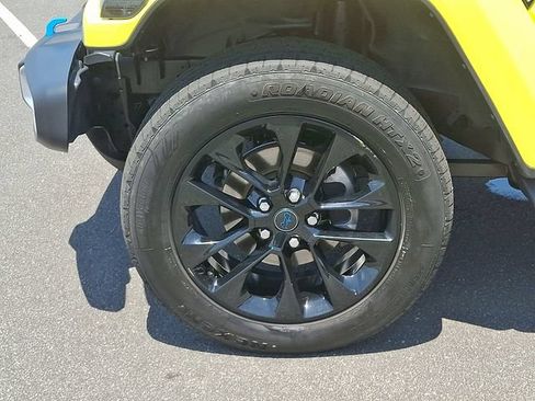 Used 2024 Jeep Wrangler Unlimited Sahara AWD/4WD image 8