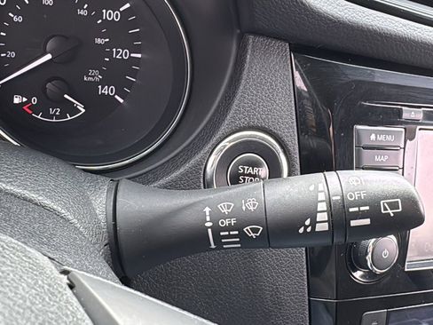 Used 2018 Nissan Rogue SV w/ Premium Package image 20