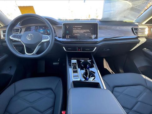New 2026 Volkswagen Atlas SE image 12