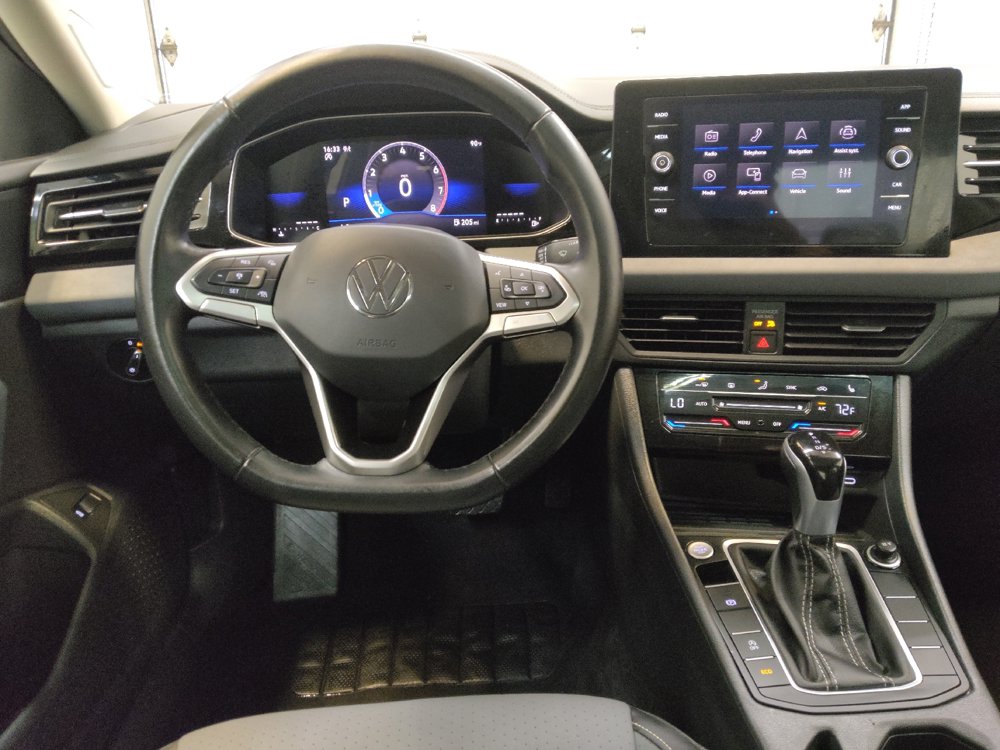 Used 2025 Volkswagen Jetta SE FWD image 22
