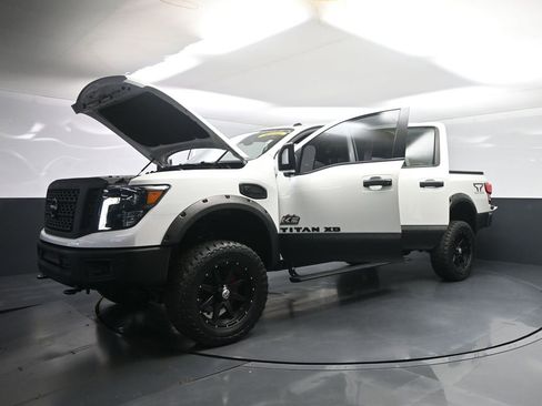 Used 2019 Nissan Titan SV w/ SV Convenience Package image 30