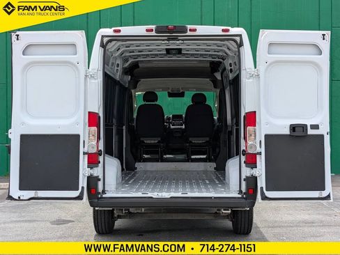 Used 2026 RAM ProMaster 2500 w/ Convenience Group FWD image 11