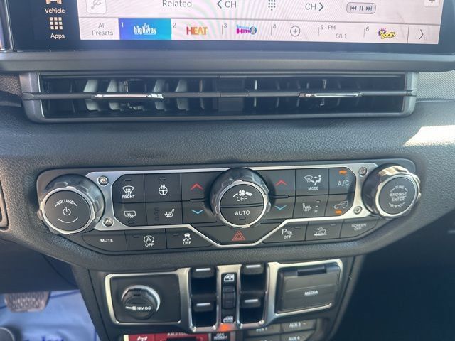 New 2025 Jeep Gladiator Sport AWD/4WD image 29