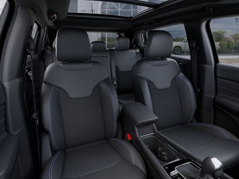 New 2026 Jeep Compass Latitude w/ Sun and Sound Group image 16