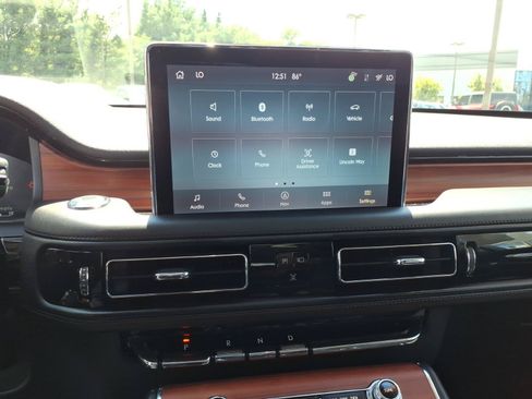 Used 2023 Lincoln Aviator Reserve w/ Equipment Group 201A AWD/4WD image 24