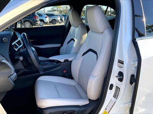 Used 2023 Lexus UX 250h FWD image 7