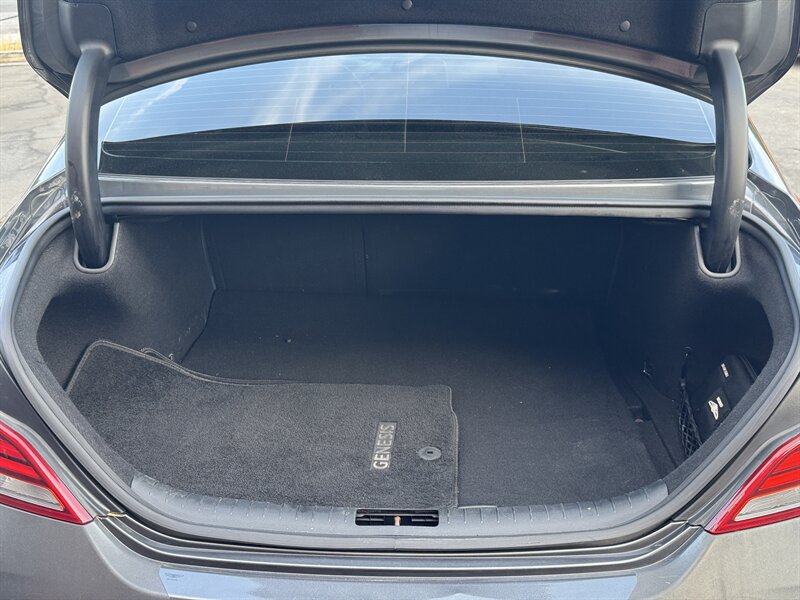 Used 2019 Genesis G70 2.0T Advanced RWD image 15