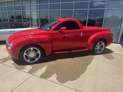 Used 2005 Chevrolet SSR w/ Preferred Equipment Group RWD image 6