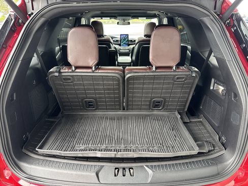 Used 2020 Ford Explorer Platinum w/ Premium Technology Package AWD/4WD image 7