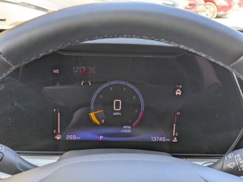 Used 2025 Chevrolet Trax LT w/ LT Convenience Package image 7