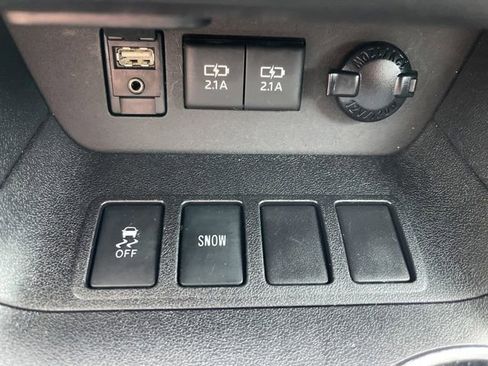 Used 2017 Toyota Highlander XLE FWD image 17