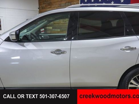Used 2020 Nissan Pathfinder SV FWD image 8