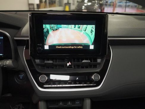 Certified 2024 Toyota Corolla Cross XSE image 19