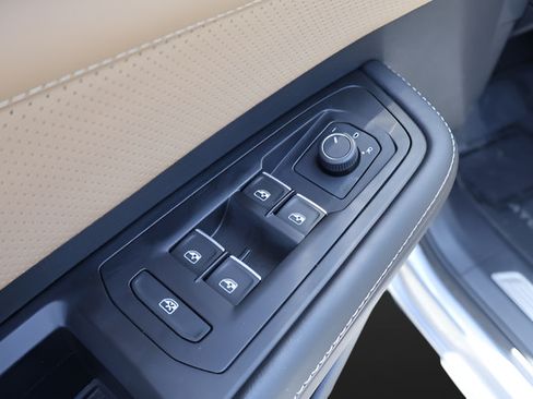 Certified 2024 Volkswagen Atlas Cross Sport SE FWD image 12