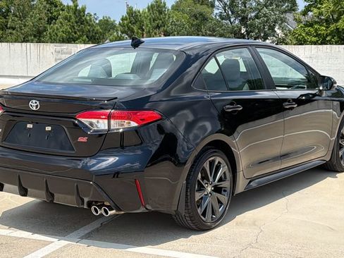 Used 2025 Toyota Corolla SE w/ SE Premium Package FWD image 4