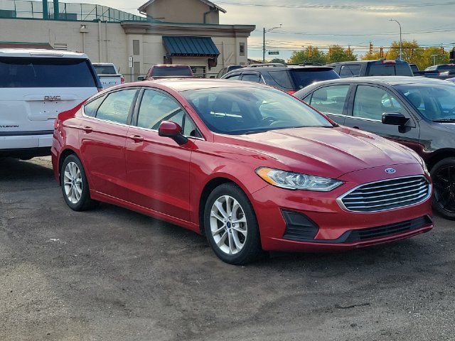 Used 2020 Ford Fusion SE FWD image 2
