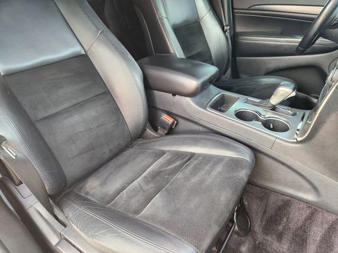 Used 2018 Jeep Grand Cherokee Altitude AWD/4WD image 14