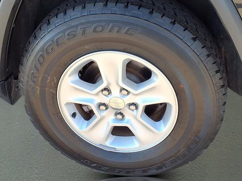 Used 2015 Jeep Grand Cherokee Laredo w/ Quick Order Package 23E image 25