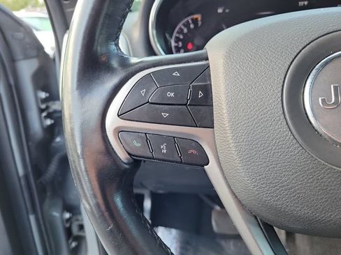 Used 2022 Jeep Grand Cherokee Laredo AWD/4WD image 23