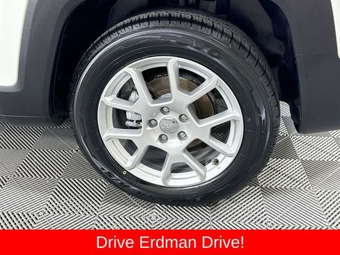 Used 2021 Jeep Renegade Latitude FWD image 4
