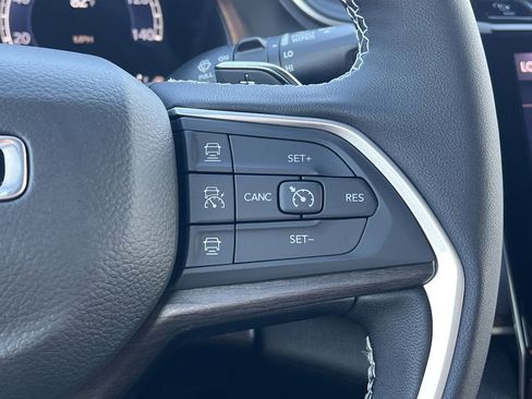 New 2025 Jeep Grand Cherokee Limited w/ Luxury Tech Group II image 13