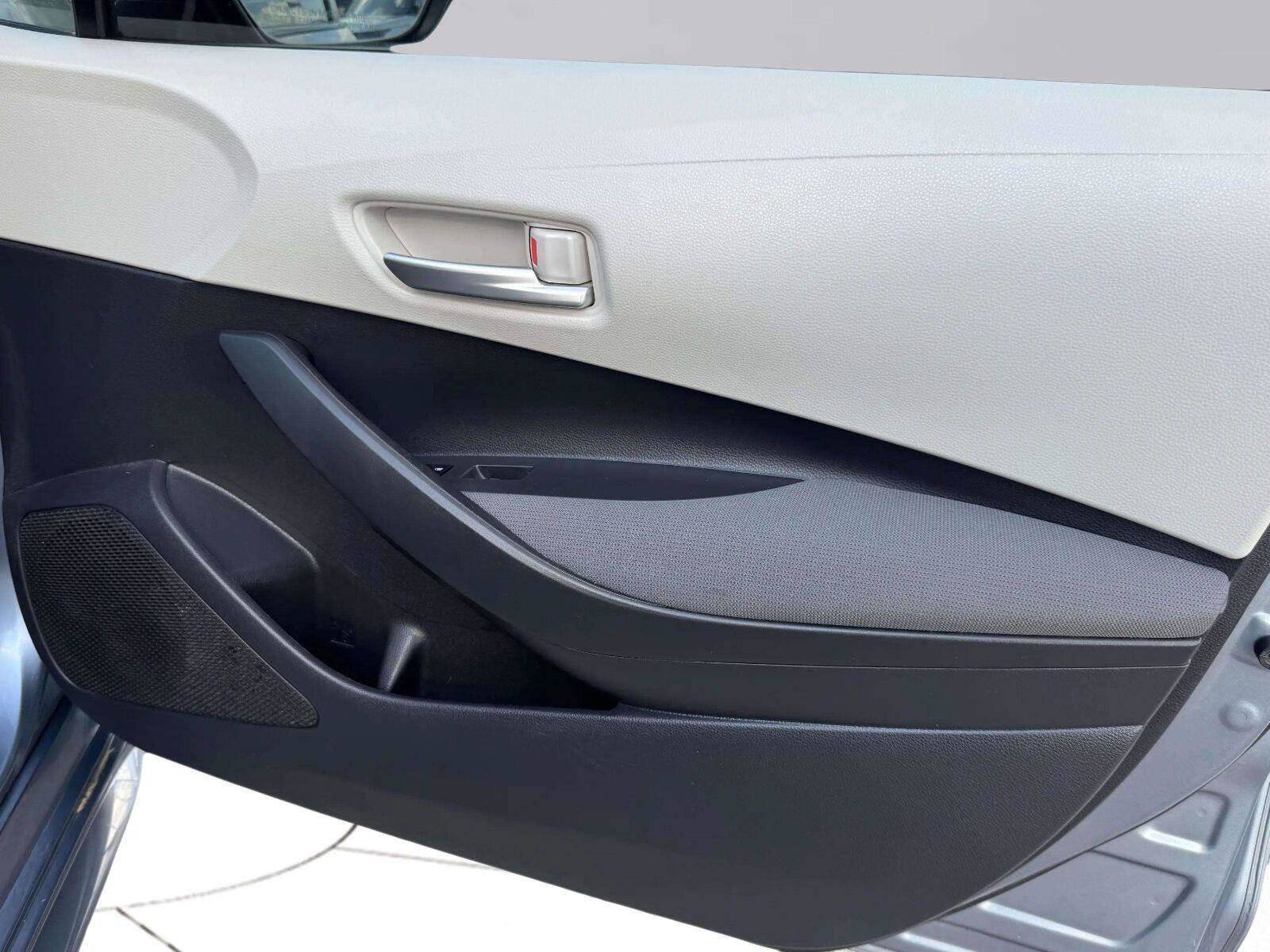 Used 2020 Toyota Corolla LE FWD image 43