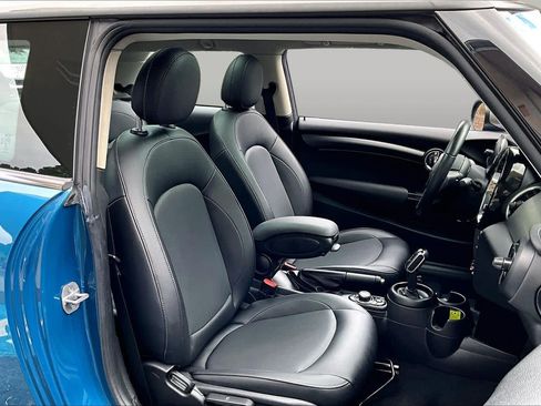 Used 2022 MINI Cooper 2-Door Hardtop FWD image 8