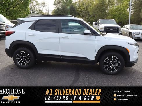 Used 2024 Chevrolet TrailBlazer ACTIV w/ Convenience Package AWD/4WD image 1
