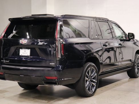 Certified 2022 Cadillac Escalade ESV Sport Platinum image 5